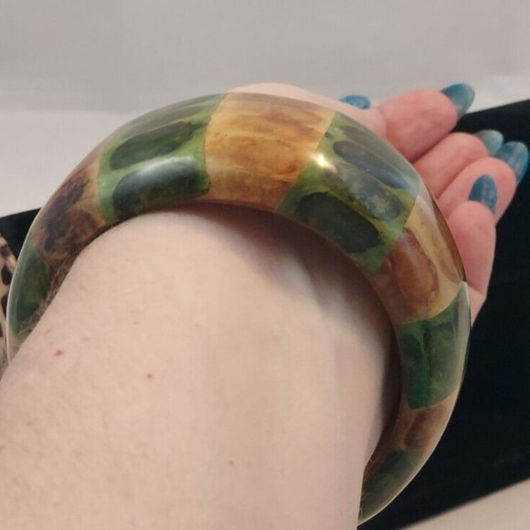 KENNETH JAY LANE CHUNKY BANGLE BRACELET LUCITE BAMBOO WOOD GREEN BROWN 1.5" VTG - Picture 7 of 8